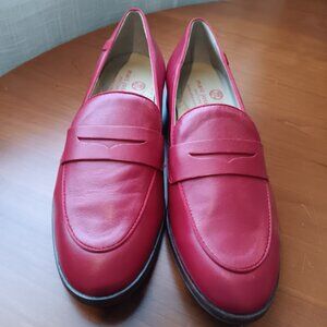 NWT Soft Red Leather Classic Oval Toe  Penny Loafer Size 8
